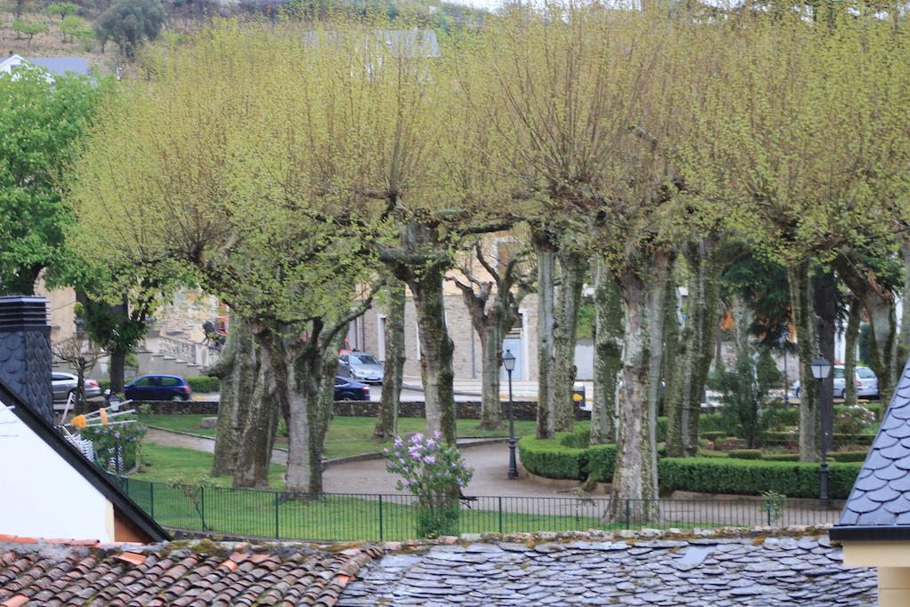 Hostal Burbia Villafranca Del Bierzo Exterior foto