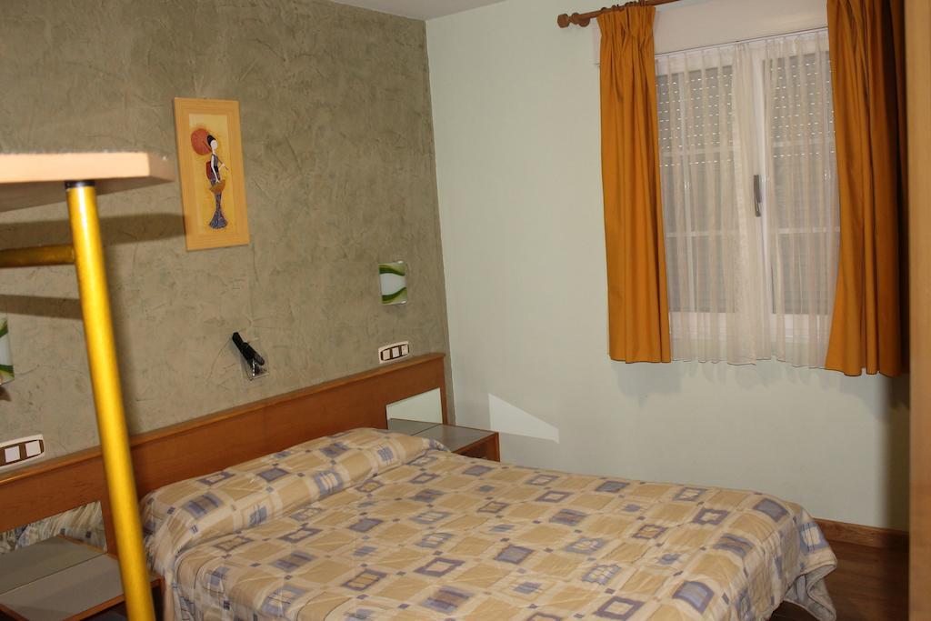 Hostal Burbia Villafranca Del Bierzo Exterior foto