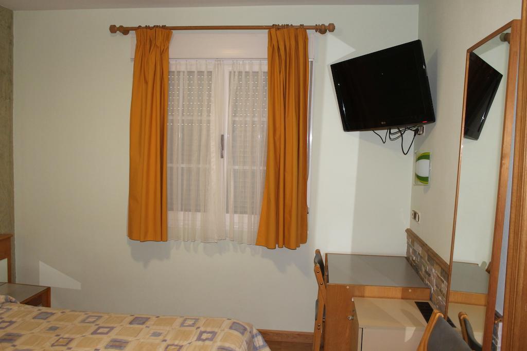 Hostal Burbia Villafranca Del Bierzo Exterior foto