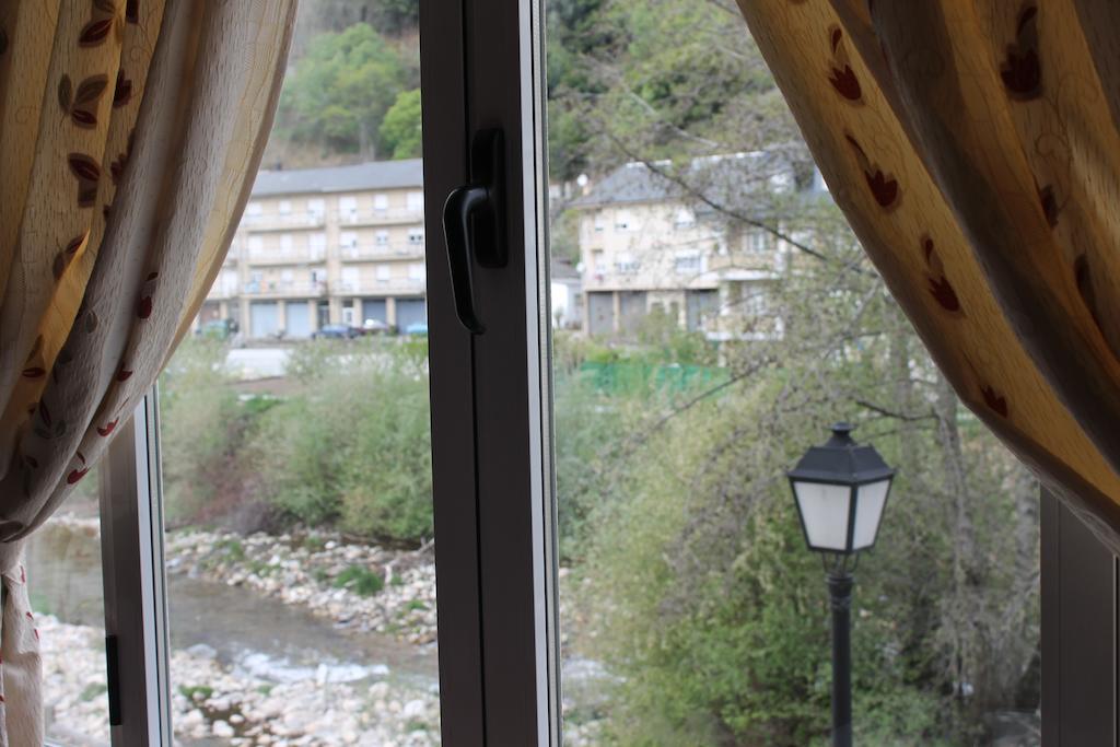 Hostal Burbia Villafranca Del Bierzo Cameră foto